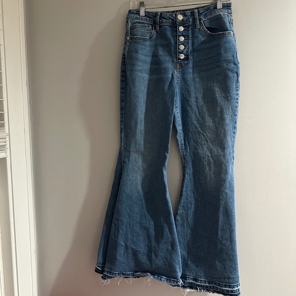 Wild Fable‎ Women's High Rise Extreme Flare Jeans Distressed Hem Size 8